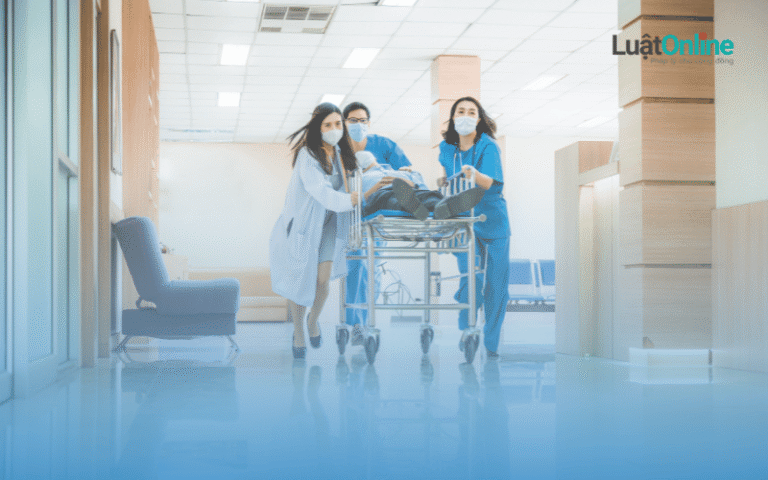 Người bệnh có cần phải đóng tiền viện phí mới được cấp cứu?